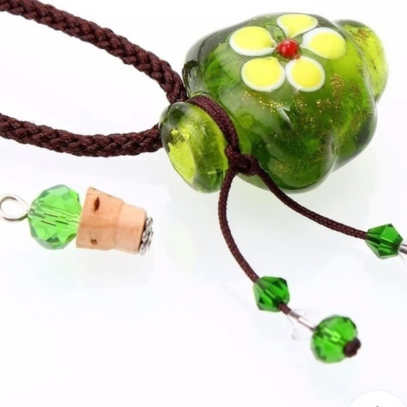 New Green Murano Glass Bottle Pendant Keepsake Perfume Oil Ashes Necklace - Picture 5 of 5